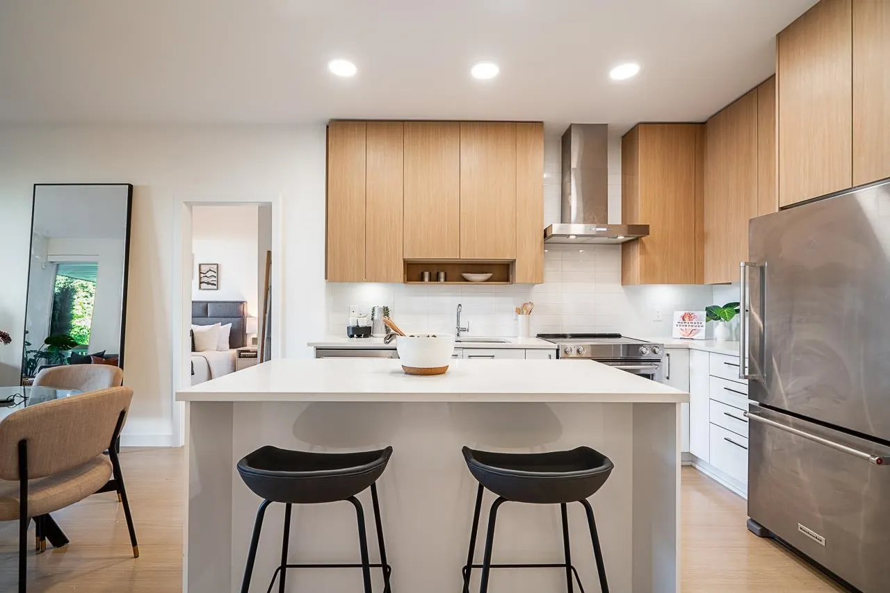103 5460 Broadway