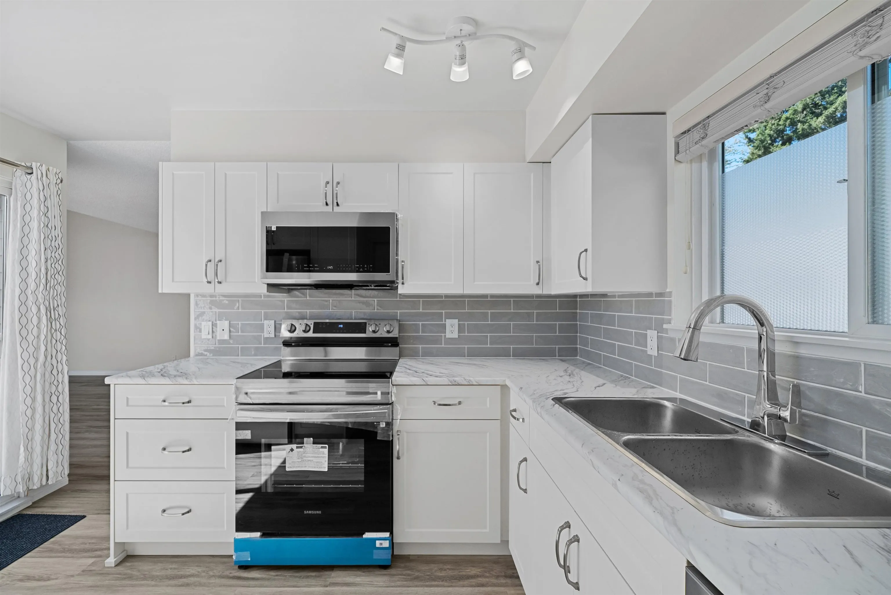 6061 E Greenside Drive