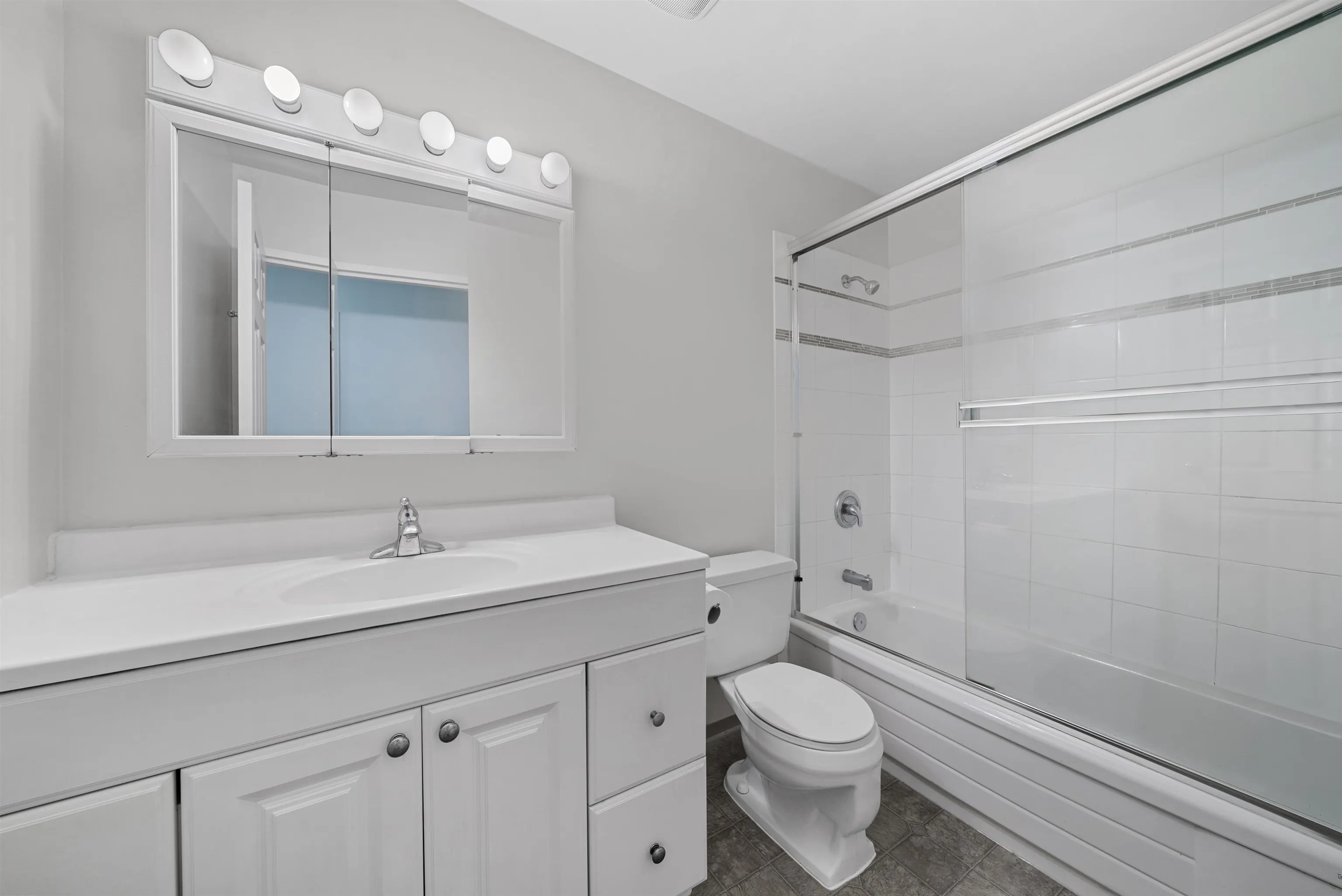 6061 E Greenside Drive