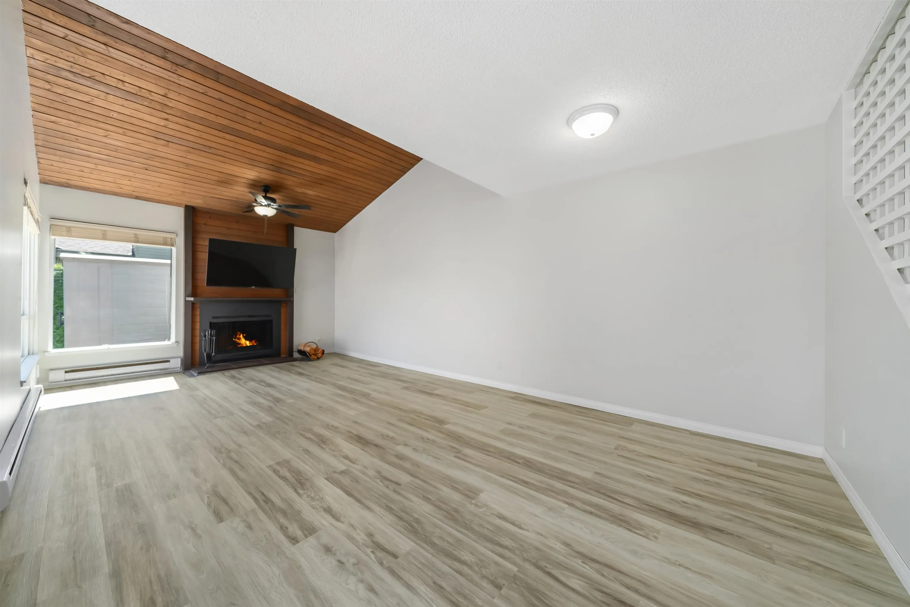 6061 E Greenside Drive