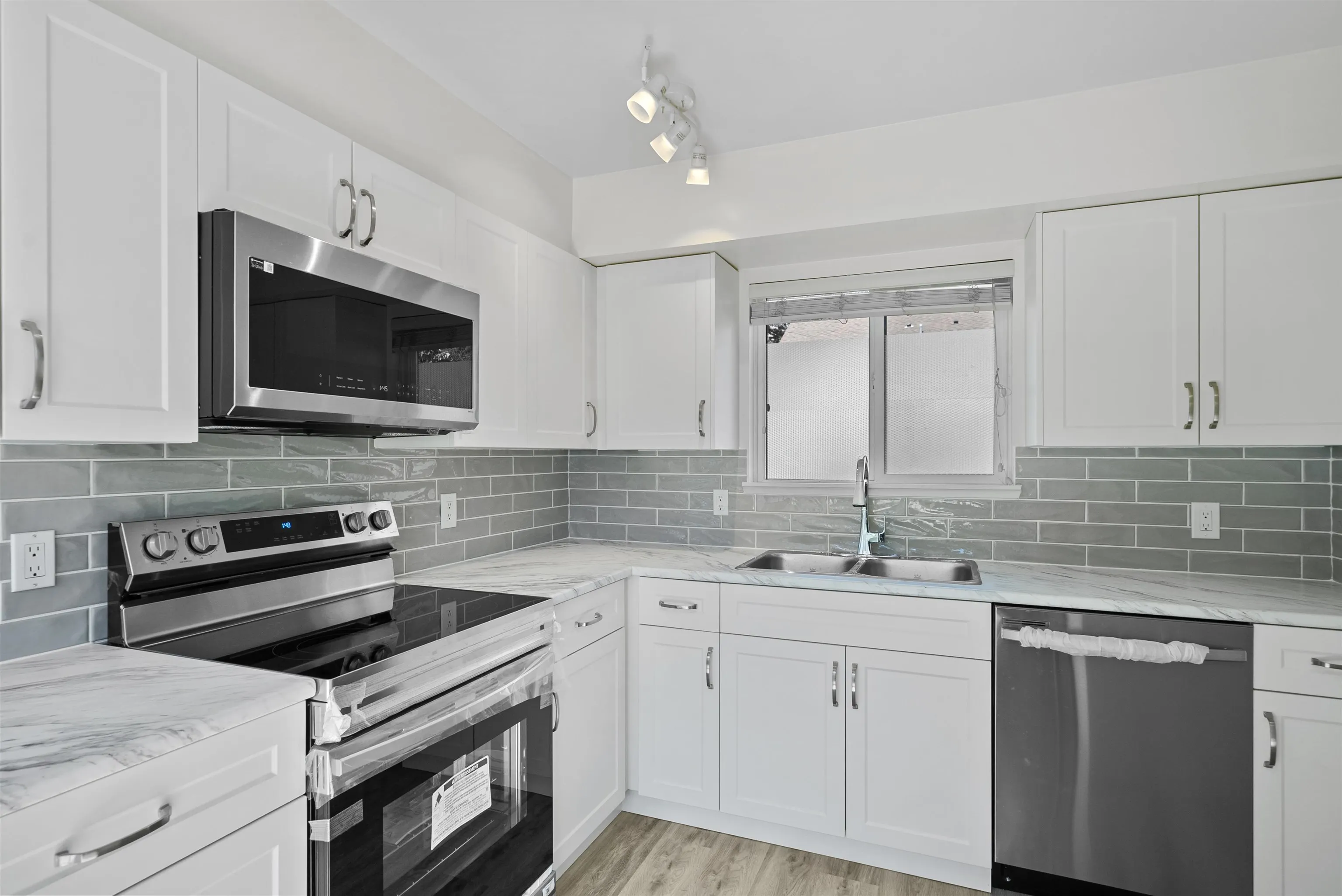 6061 E Greenside Drive