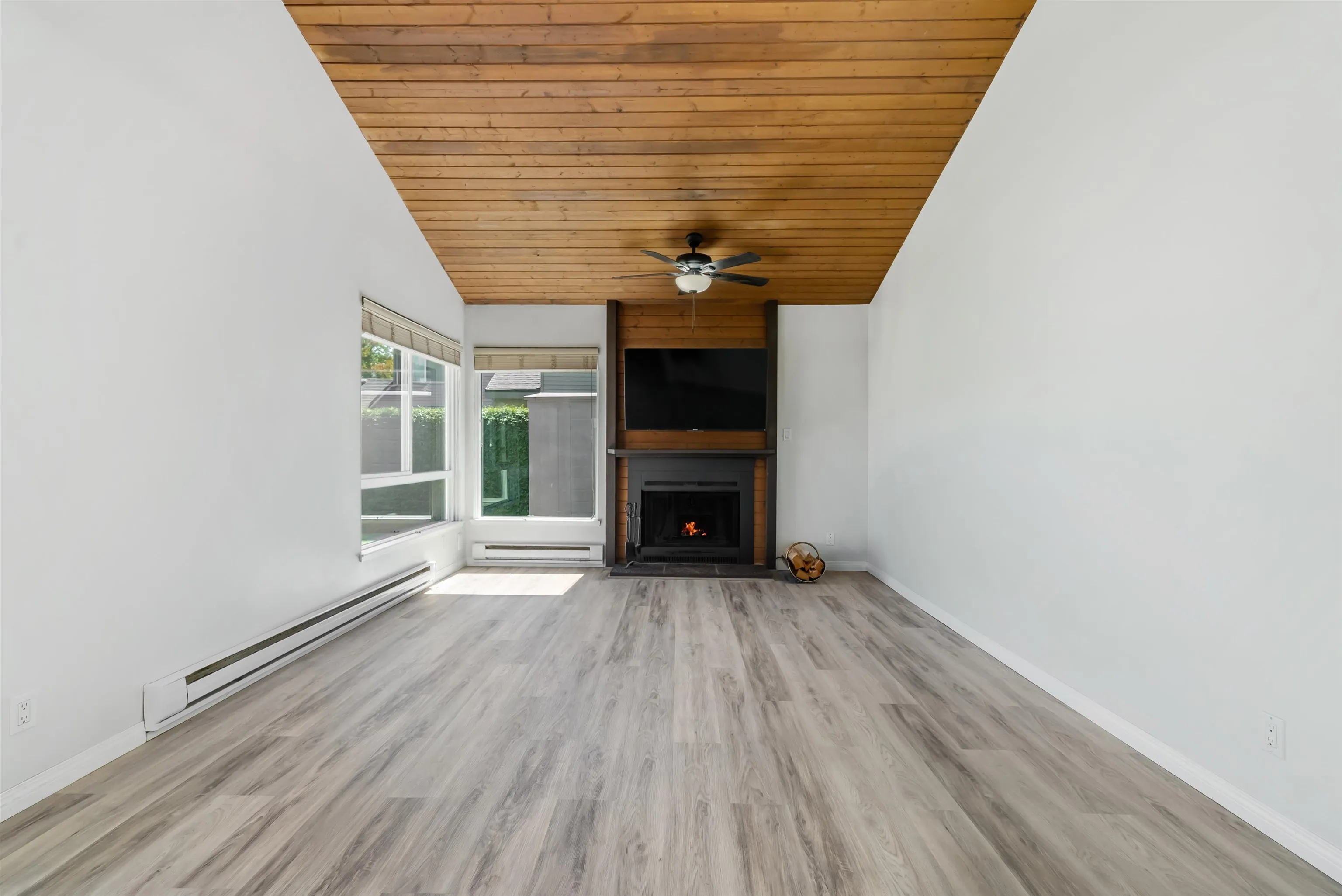 6061 E Greenside Drive