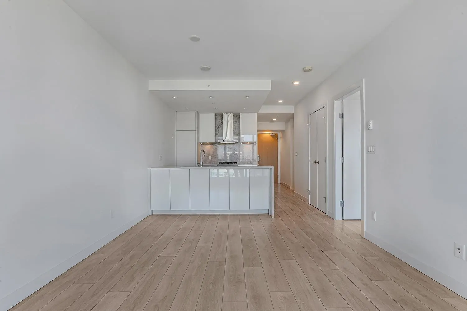 3106 6098 Station Street