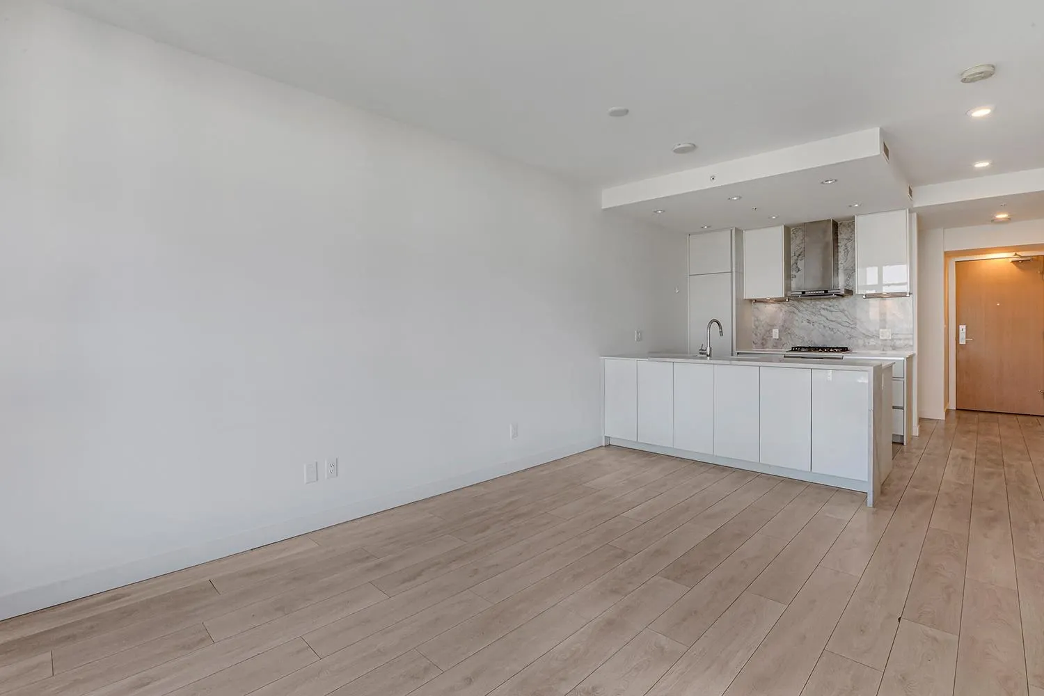 3106 6098 Station Street