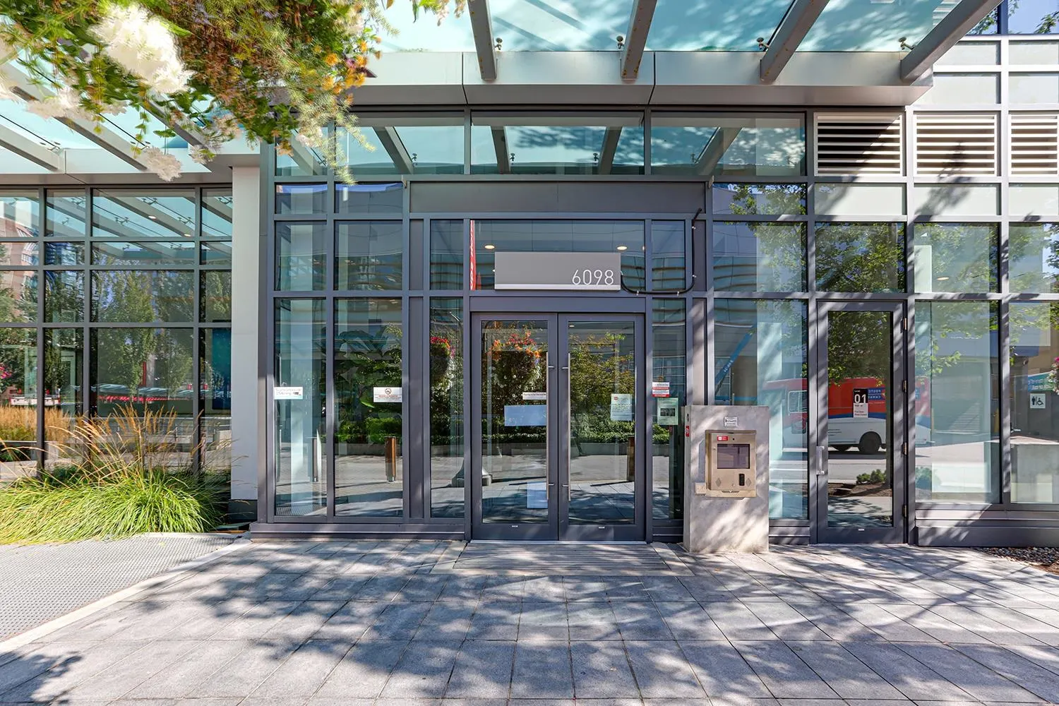 3106 6098 Station Street