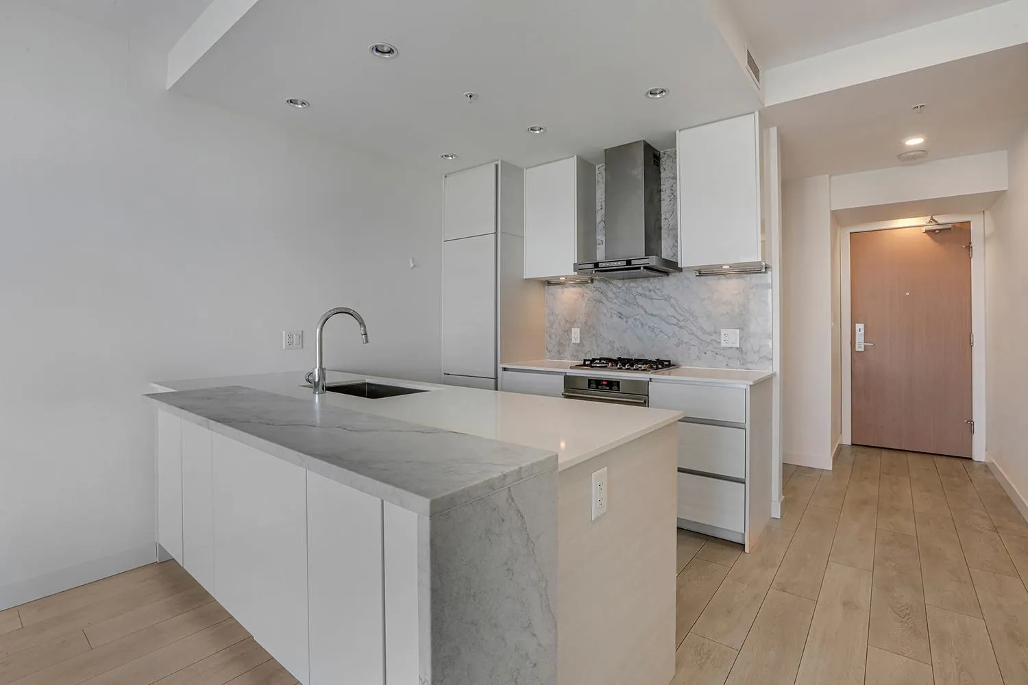 3106 6098 Station Street