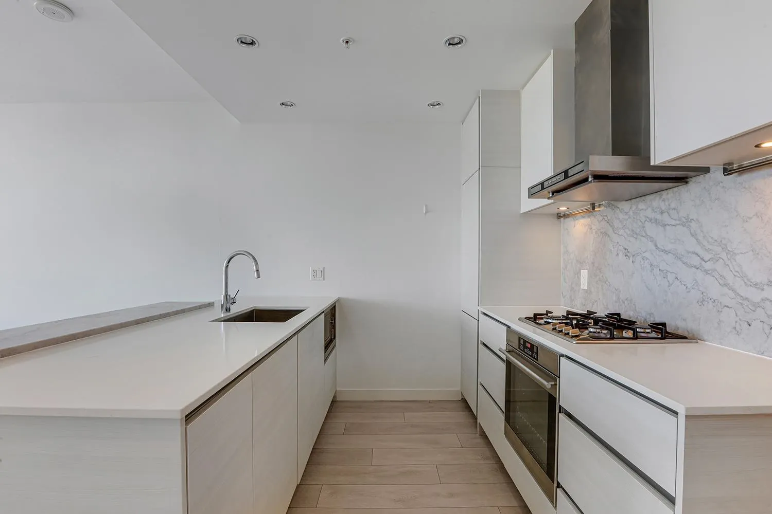 3106 6098 Station Street