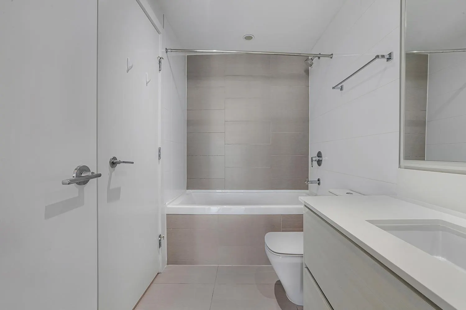 3106 6098 Station Street