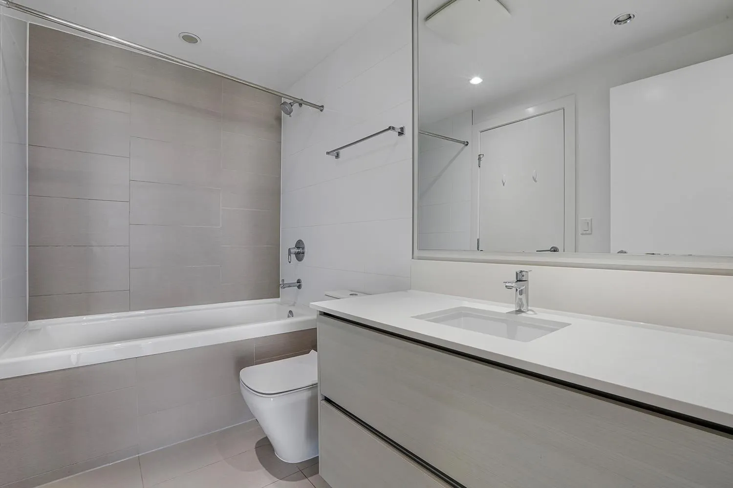 3106 6098 Station Street