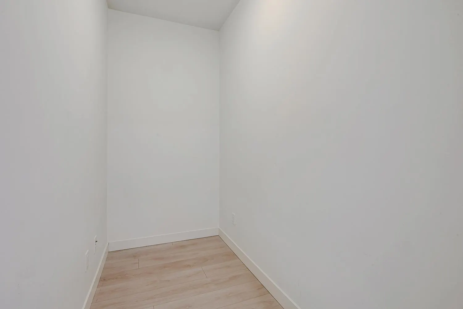 3106 6098 Station Street