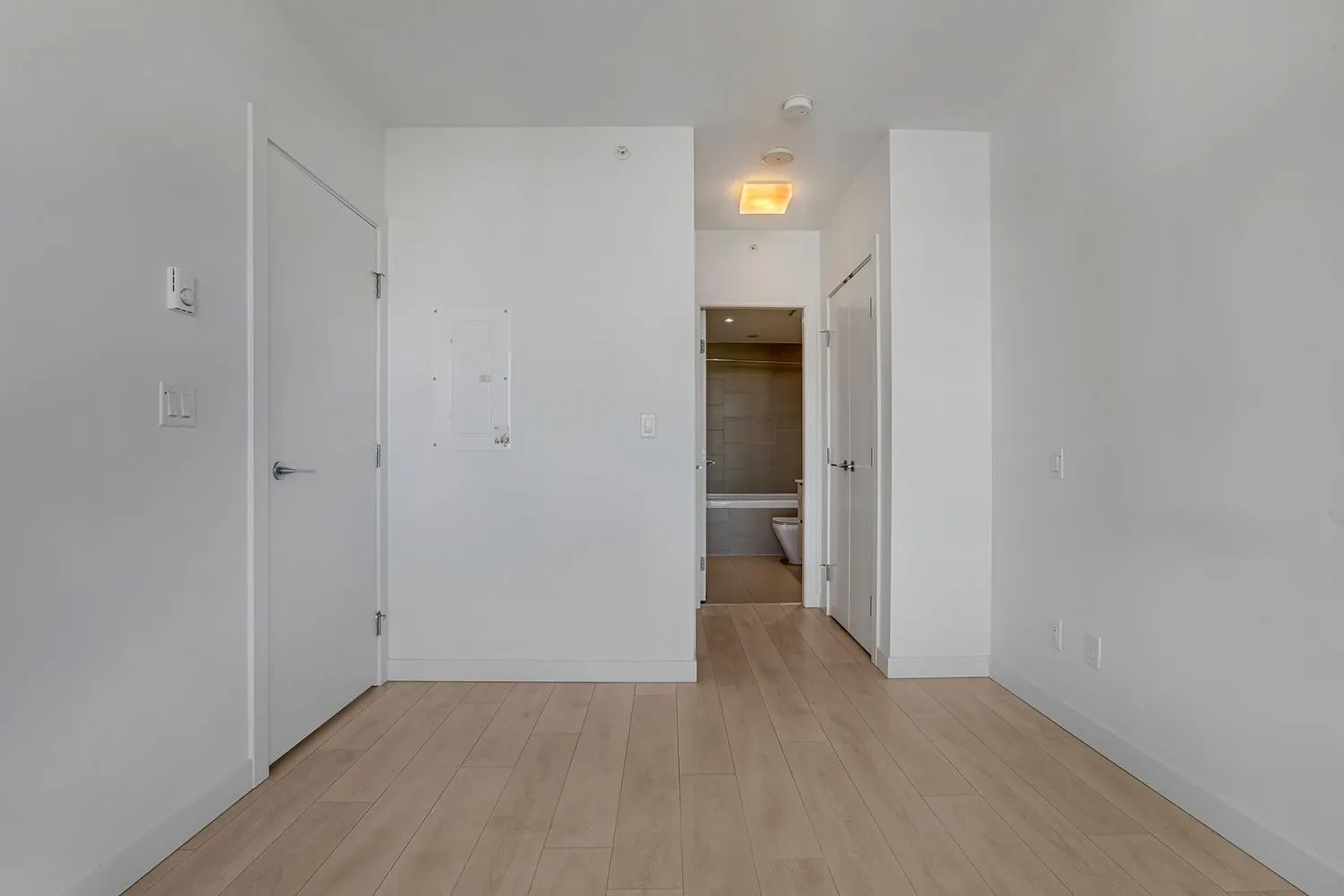 3106 6098 Station Street