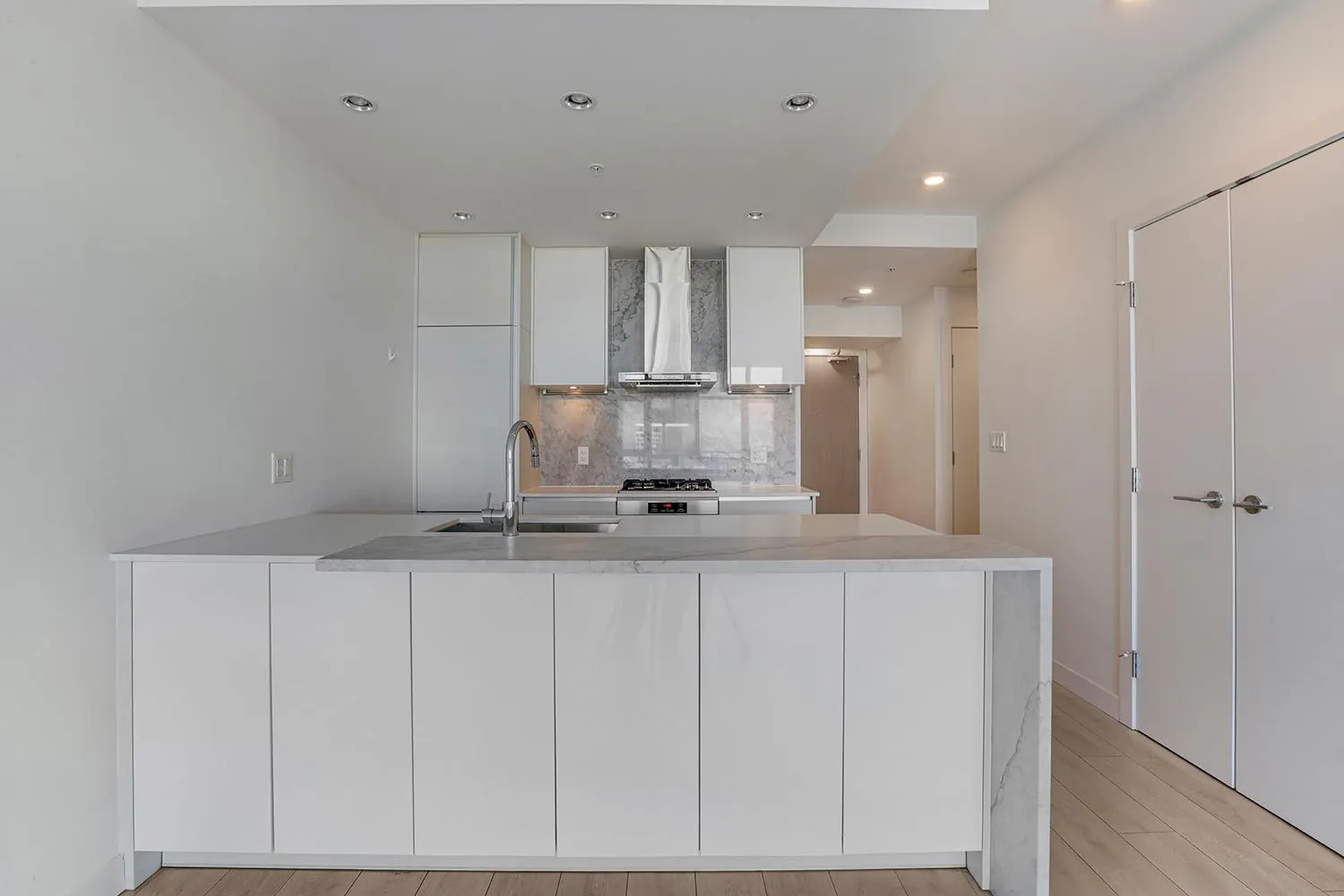 3106 6098 Station Street