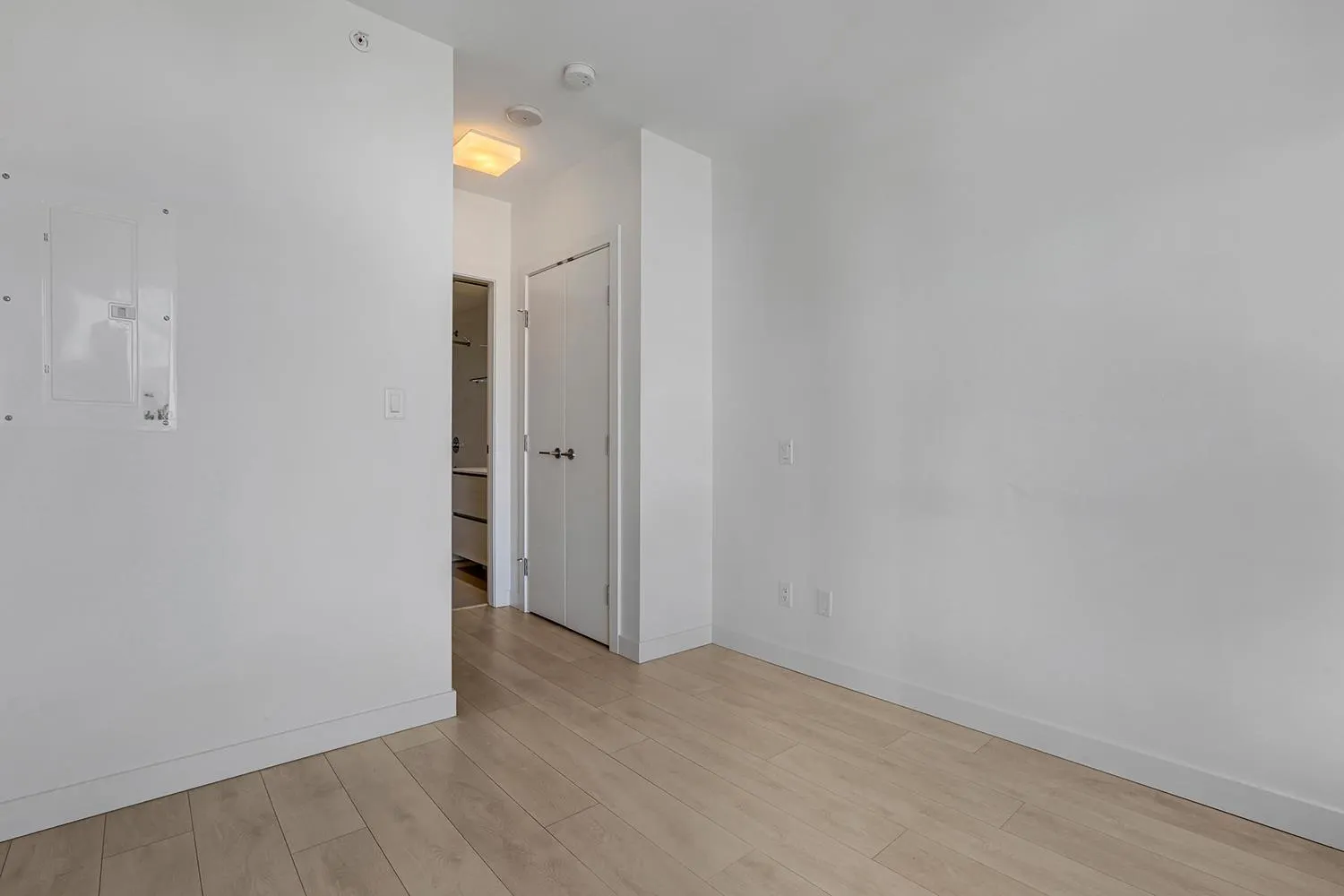 3106 6098 Station Street