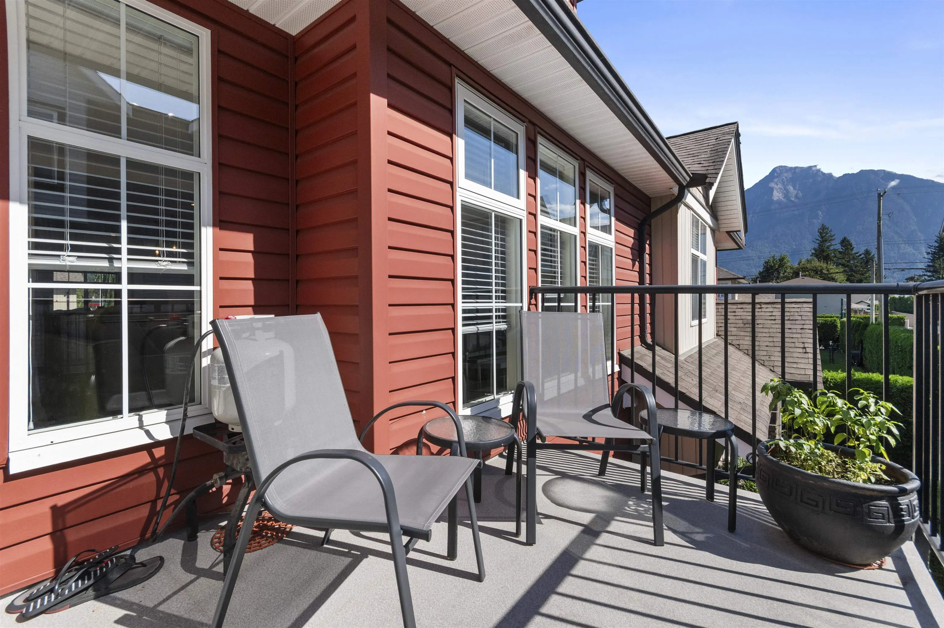 9 1700 Mackay Crescent