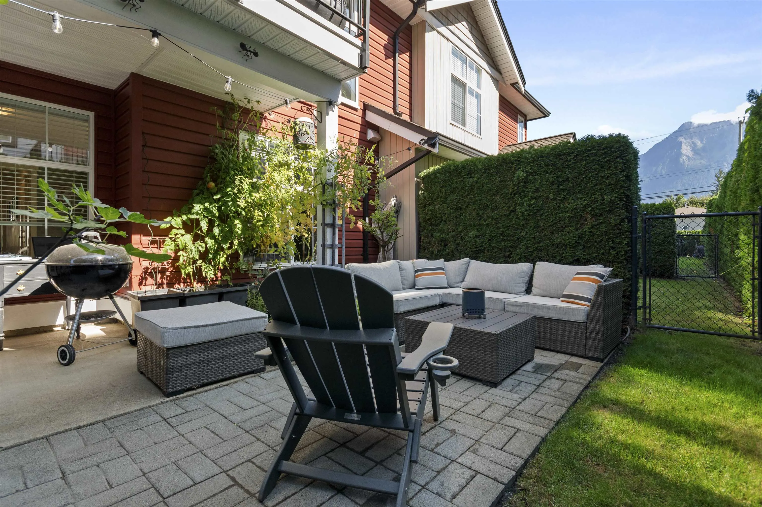 9 1700 Mackay Crescent