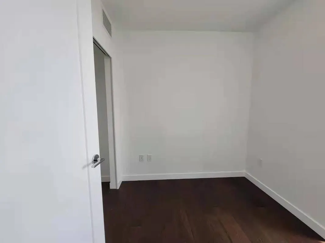 190X 5629 Birney Ave
