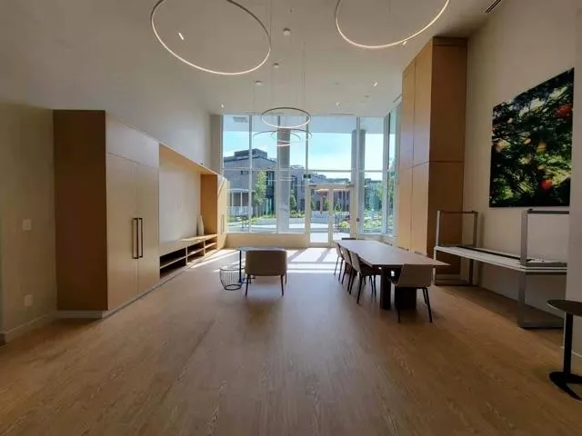 190X 5629 Birney Ave