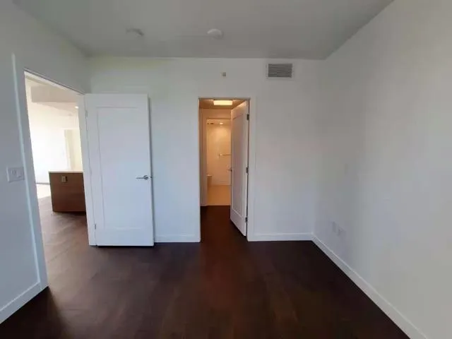 190X 5629 Birney Ave