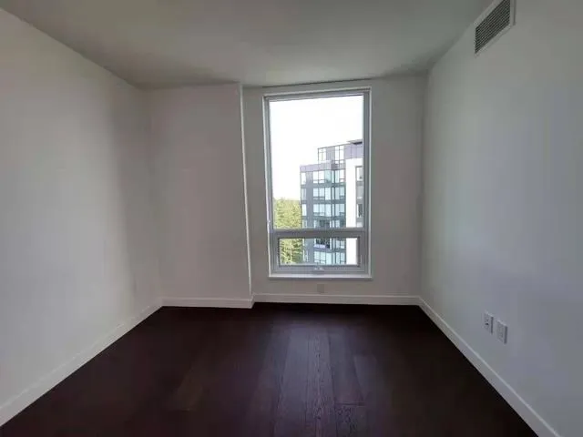 190X 5629 Birney Ave
