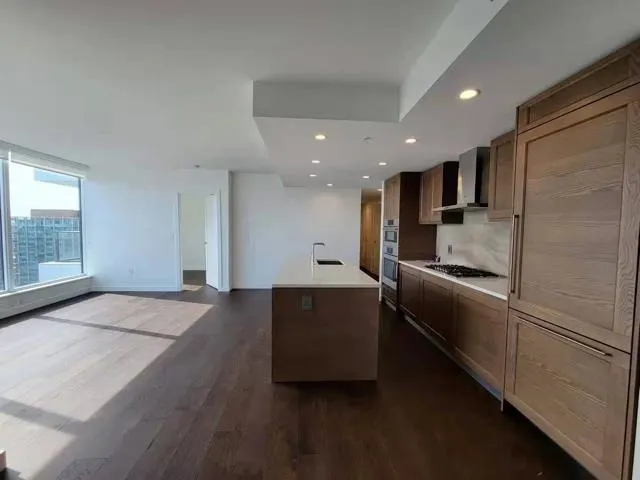 190X 5629 Birney Ave