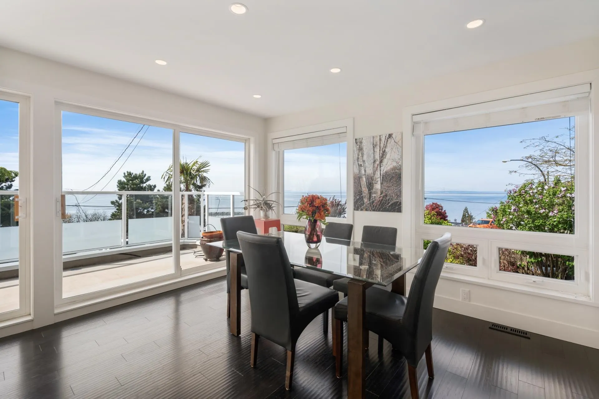 15145 Victoria Avenue