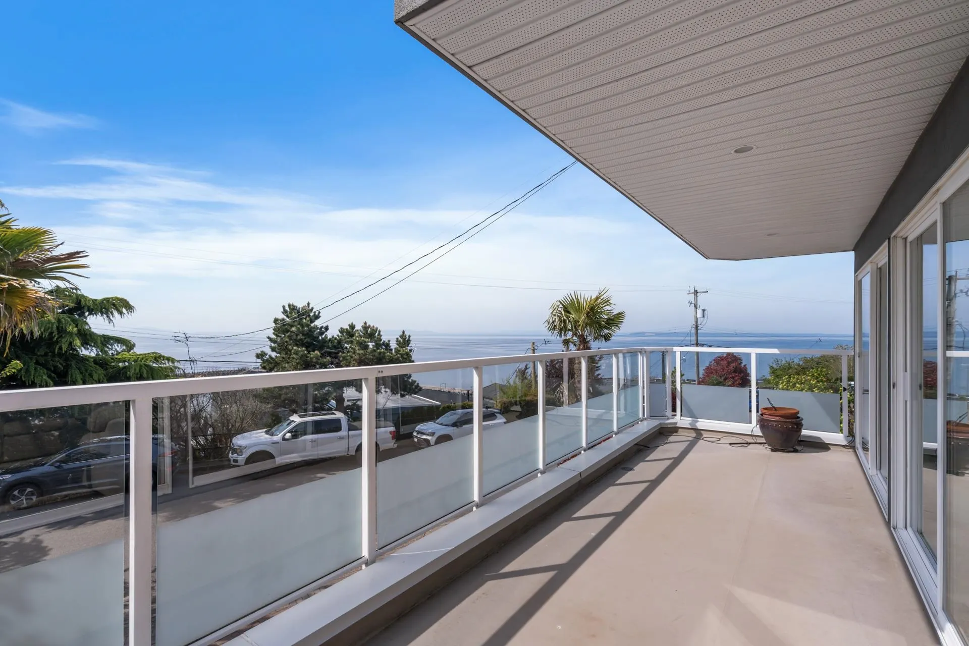 15145 Victoria Avenue