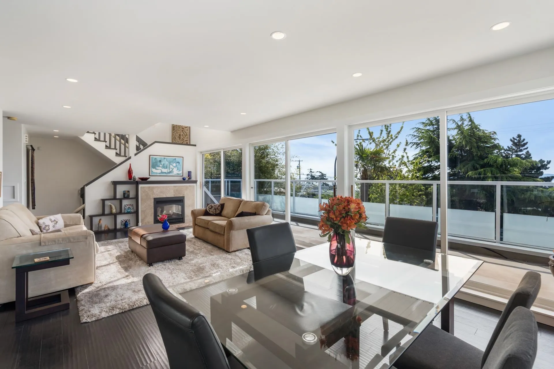 15145 Victoria Avenue