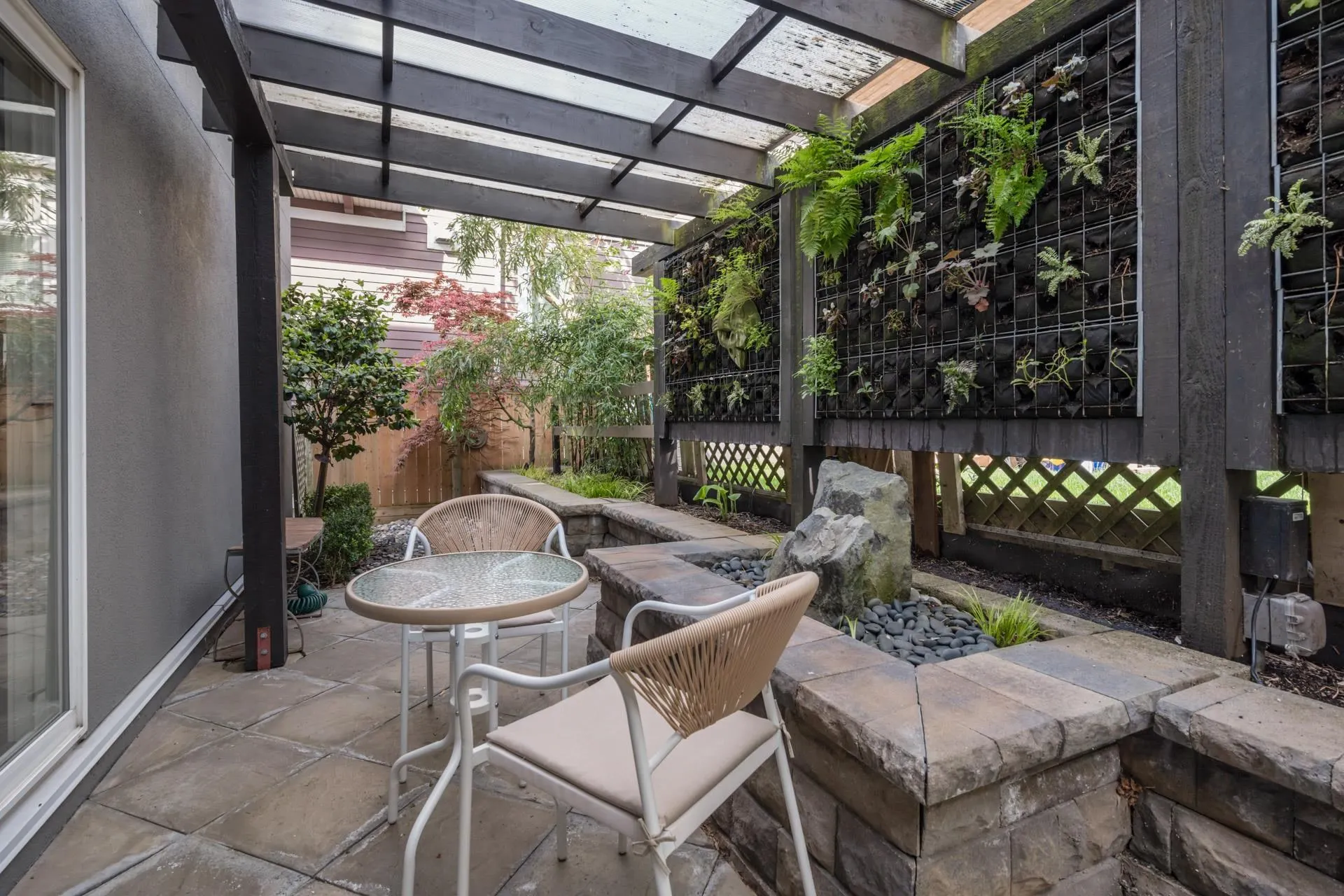 15145 Victoria Avenue