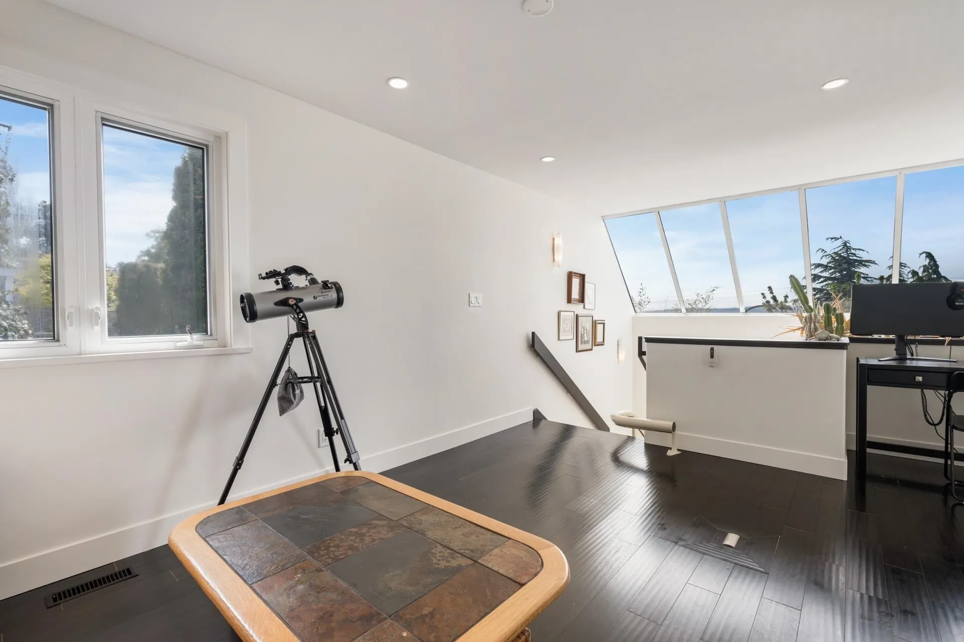 15145 Victoria Avenue