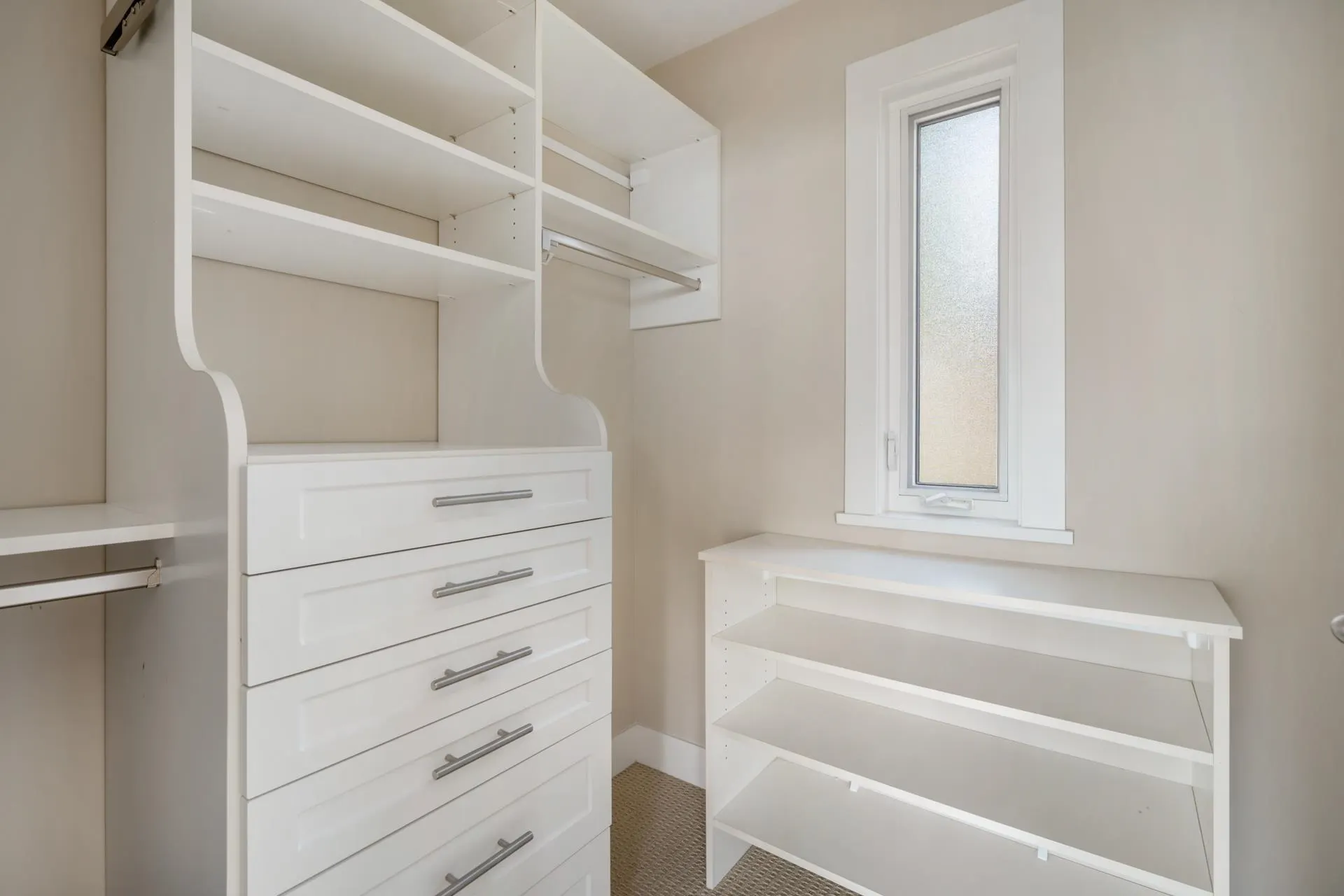 15145 Victoria Avenue