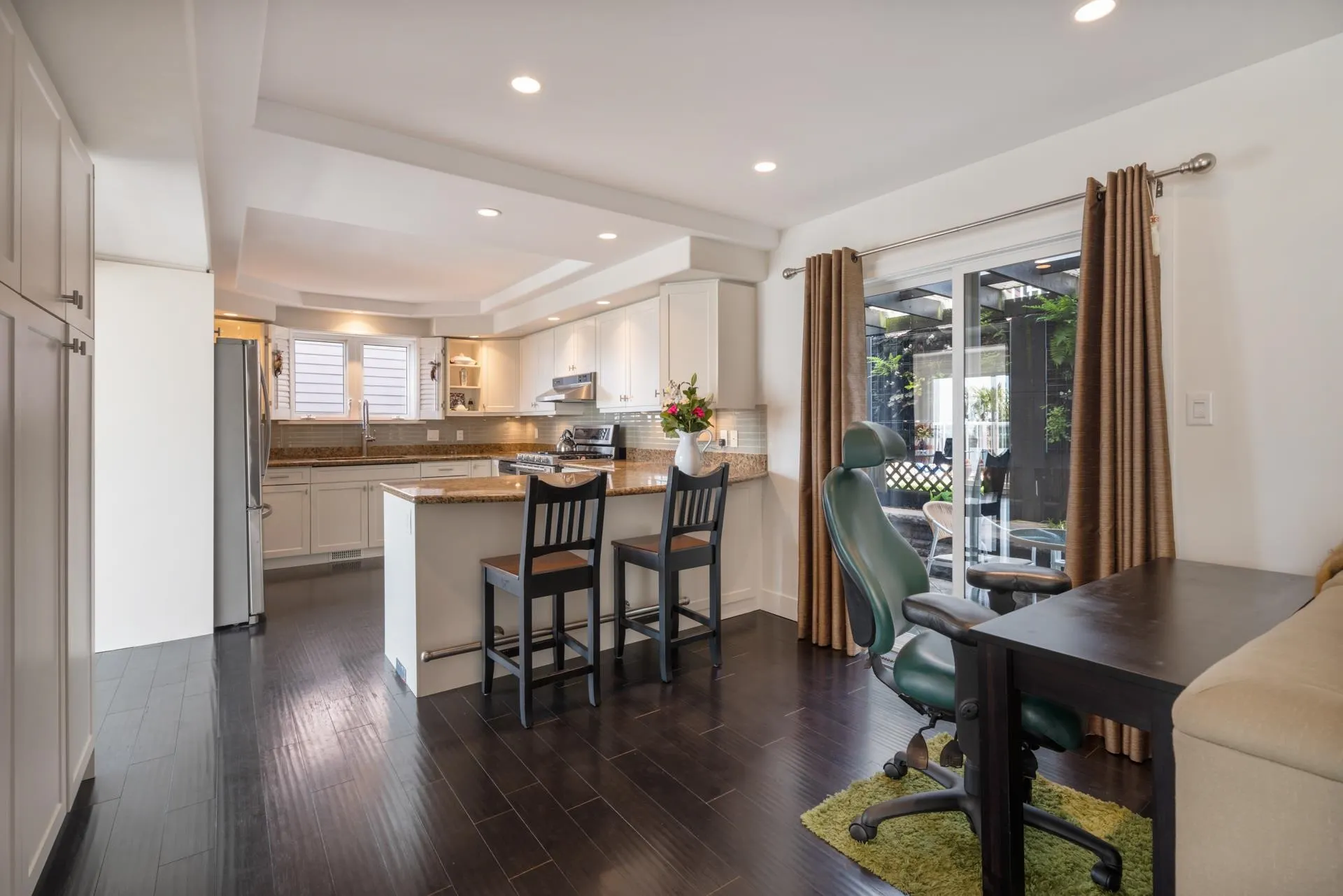 15145 Victoria Avenue