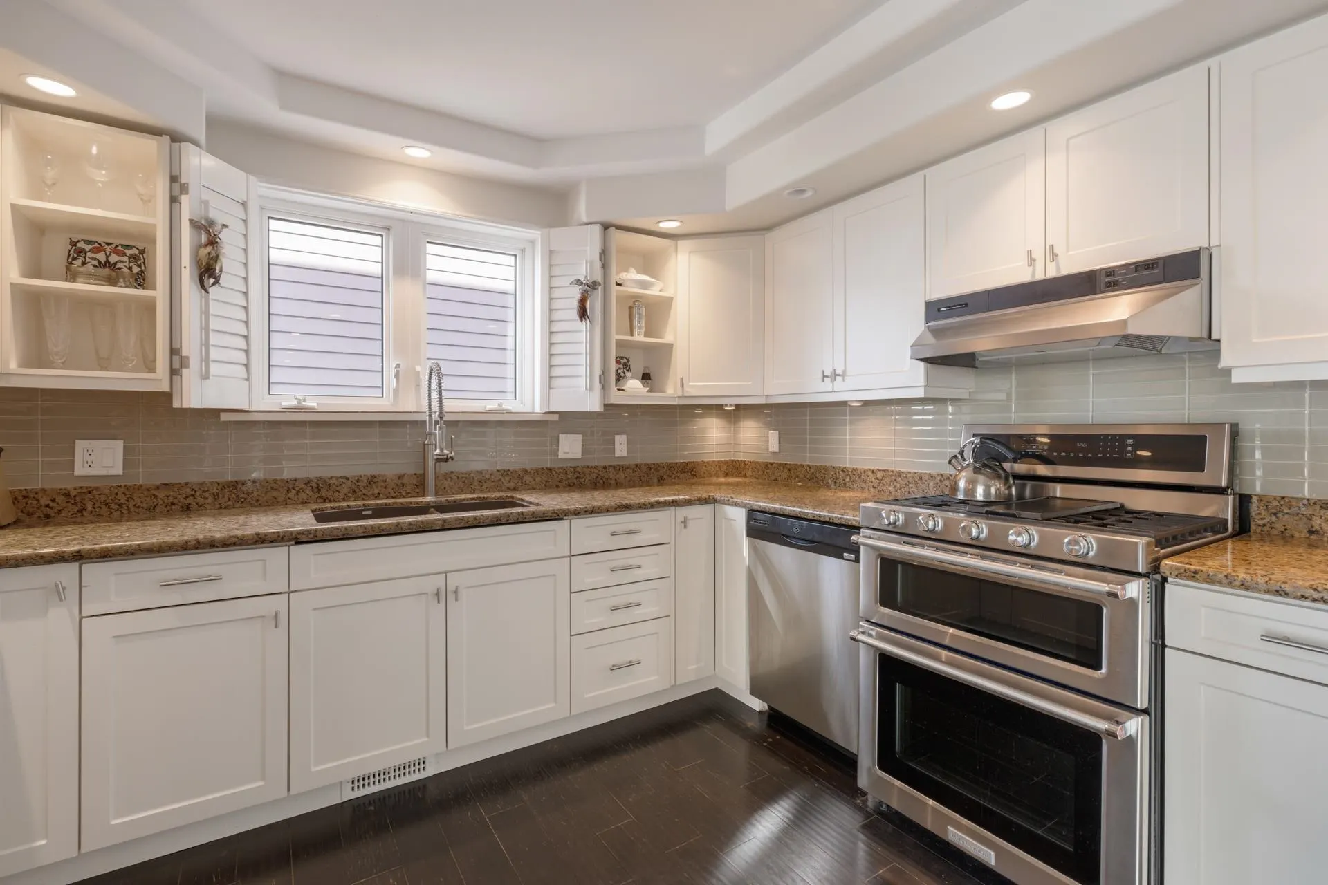 15145 Victoria Avenue