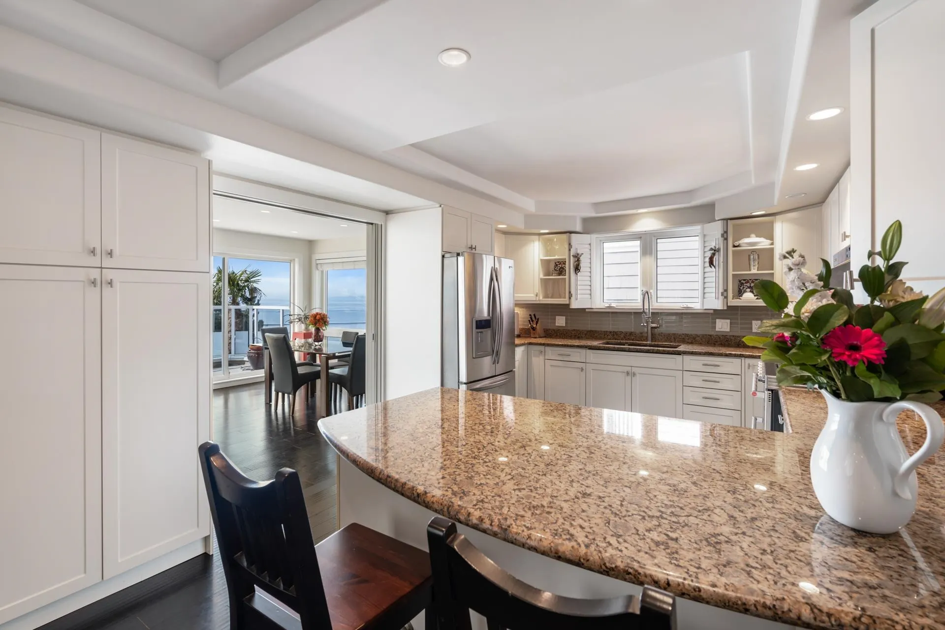 15145 Victoria Avenue