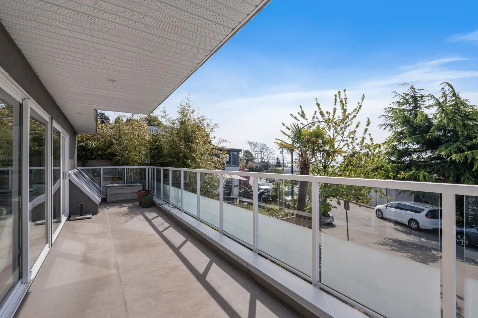 15145 Victoria Avenue