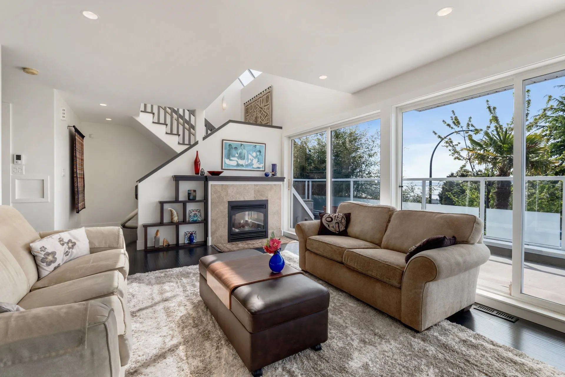 15145 Victoria Avenue