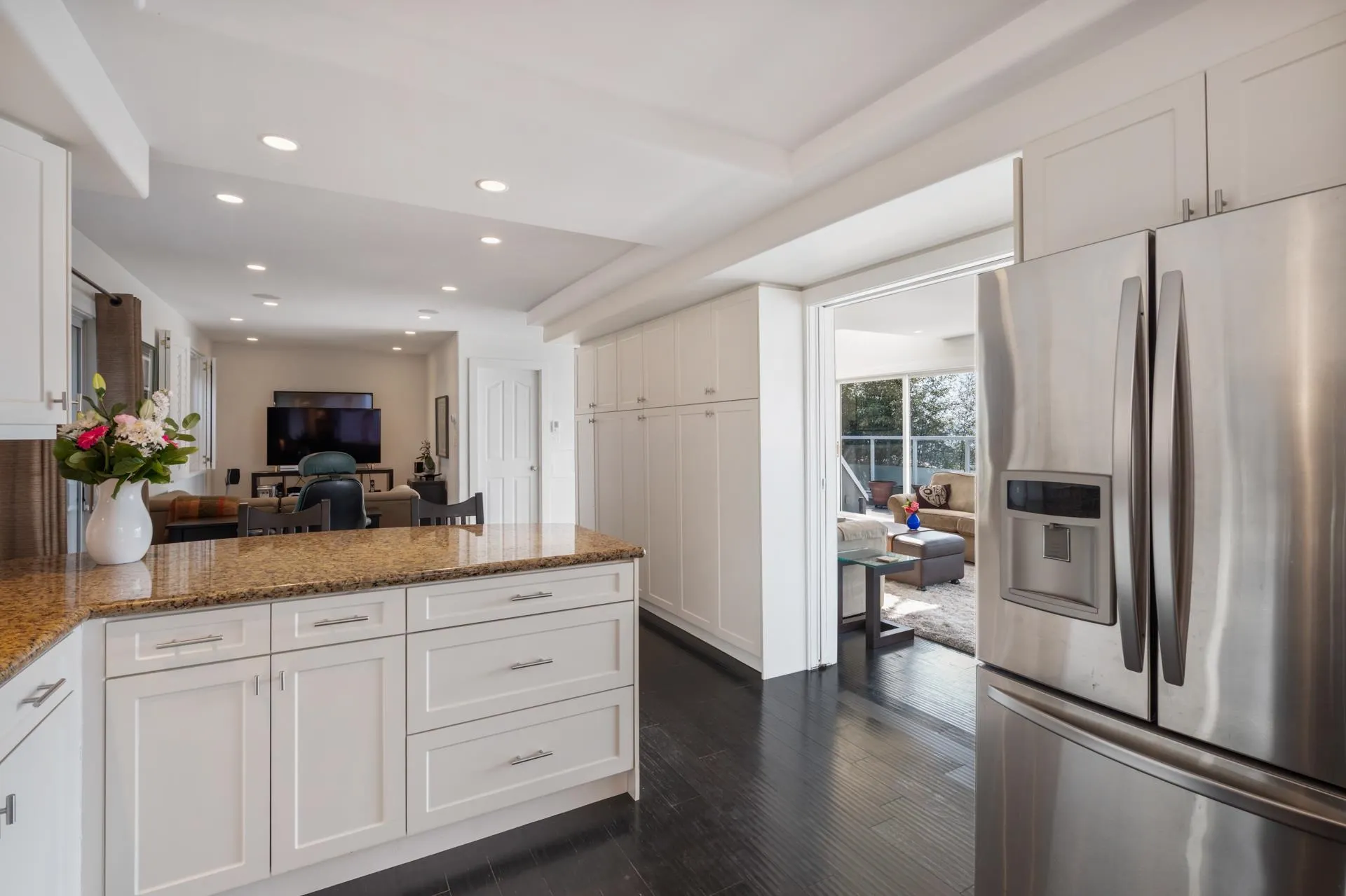 15145 Victoria Avenue