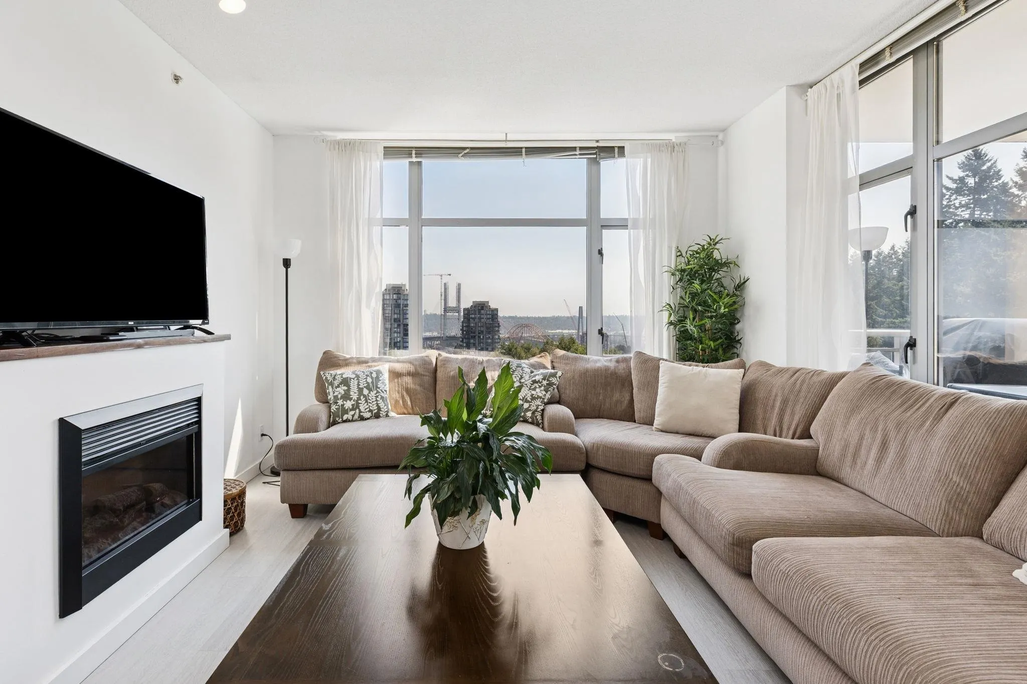 1206 280 Ross Drive