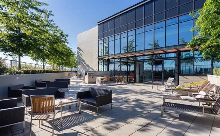 2102 108 W Cordova Street