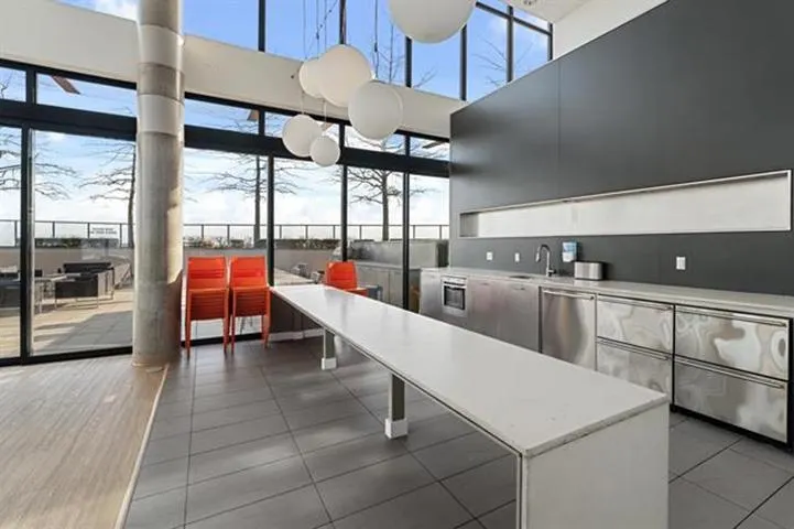 2102 108 W Cordova Street