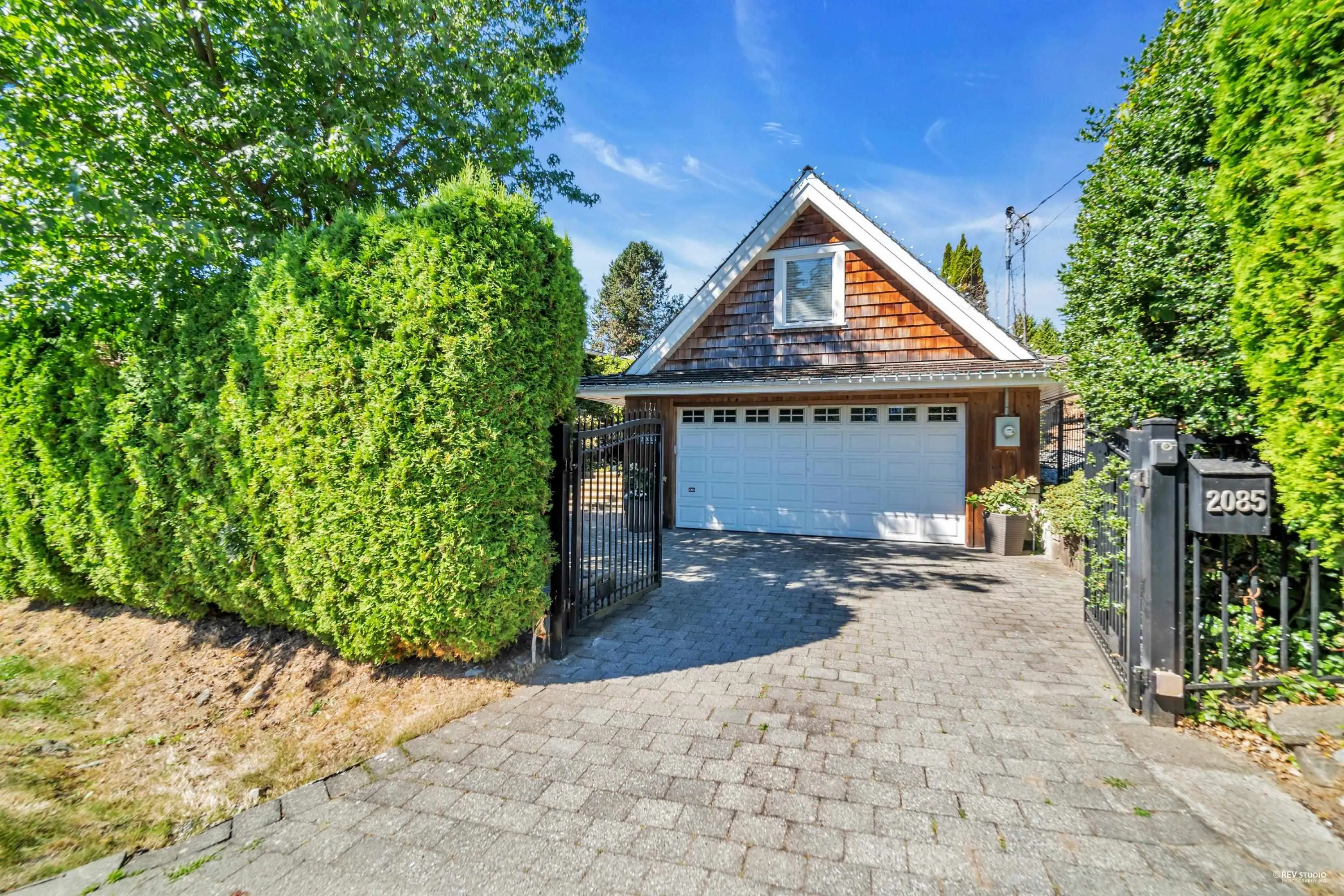 2085 Westdean Crescent
