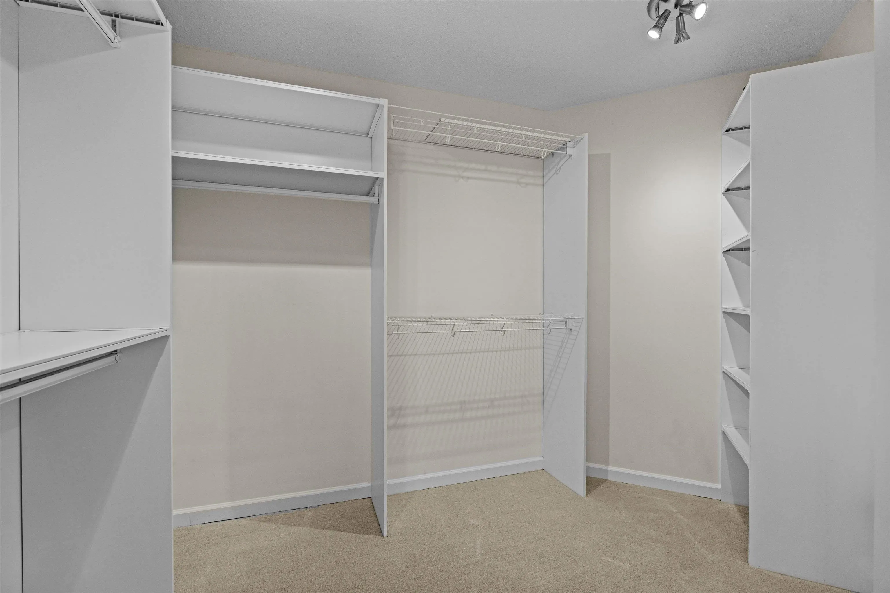 413 1442 Foster Street