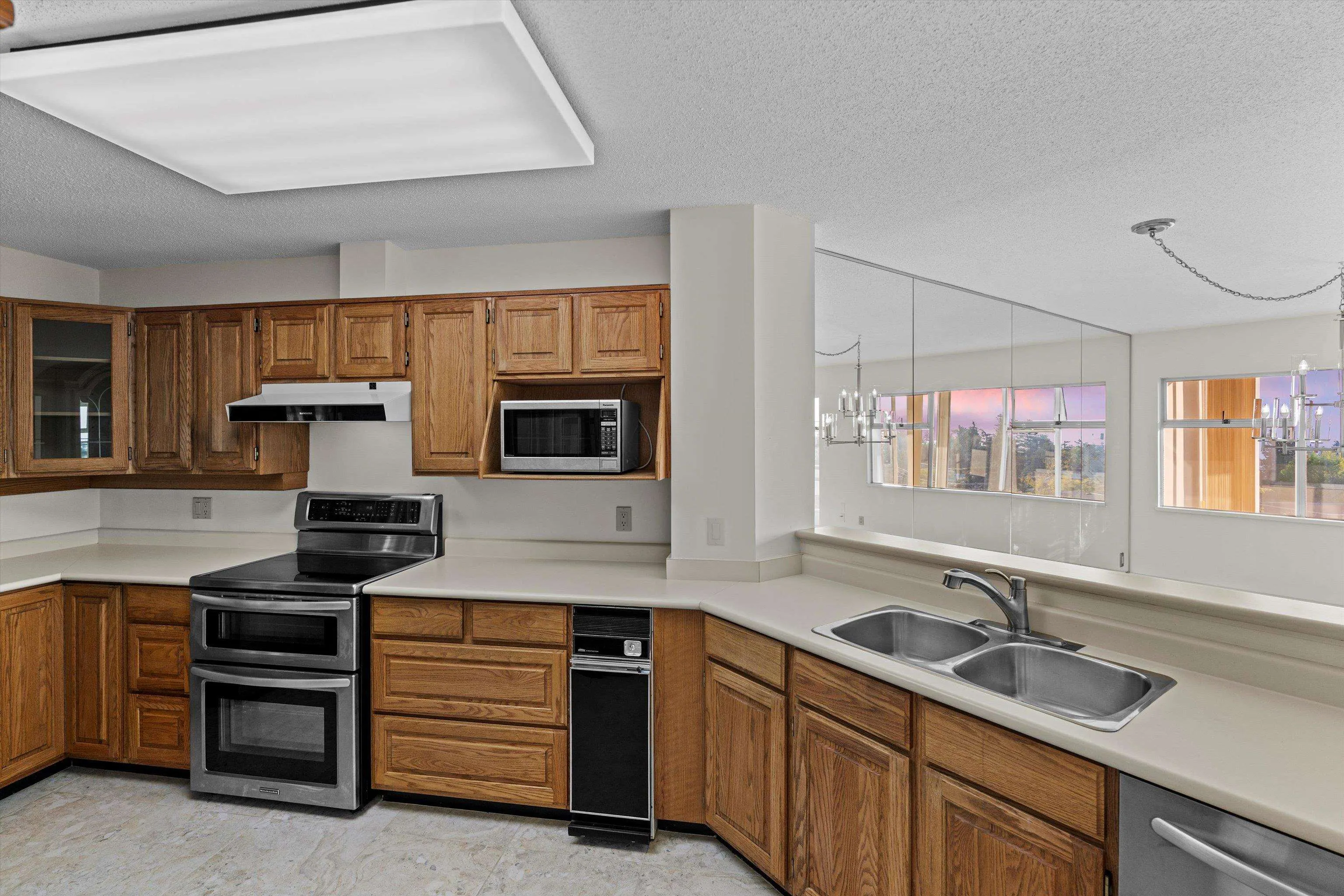 413 1442 Foster Street