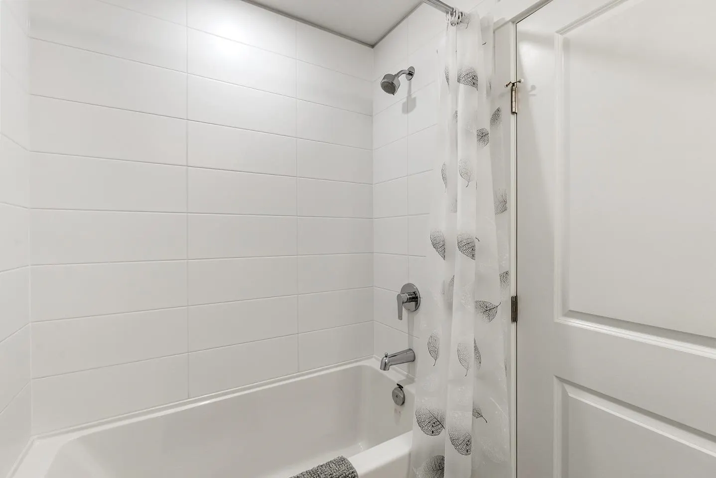 136 8335 Nelson Street