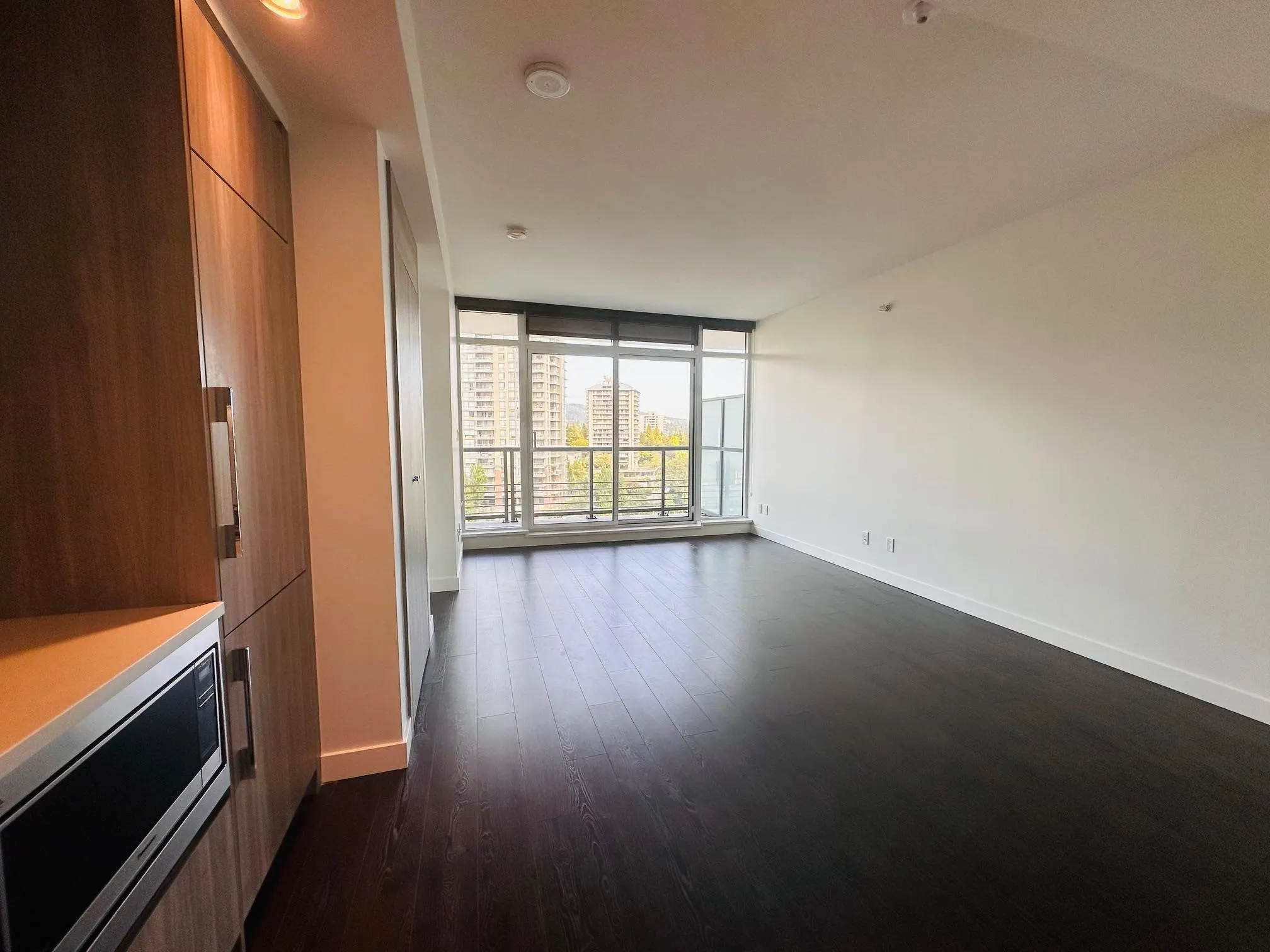 1009 4730 Lougheed Highway