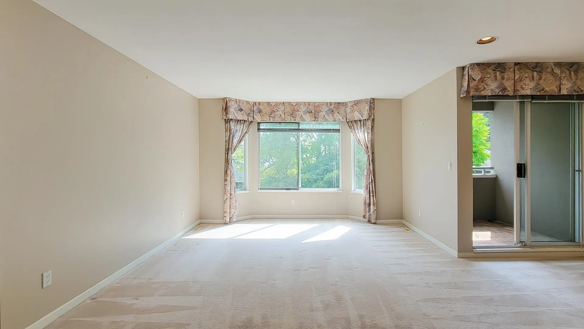 8 2990 Panorama Drive