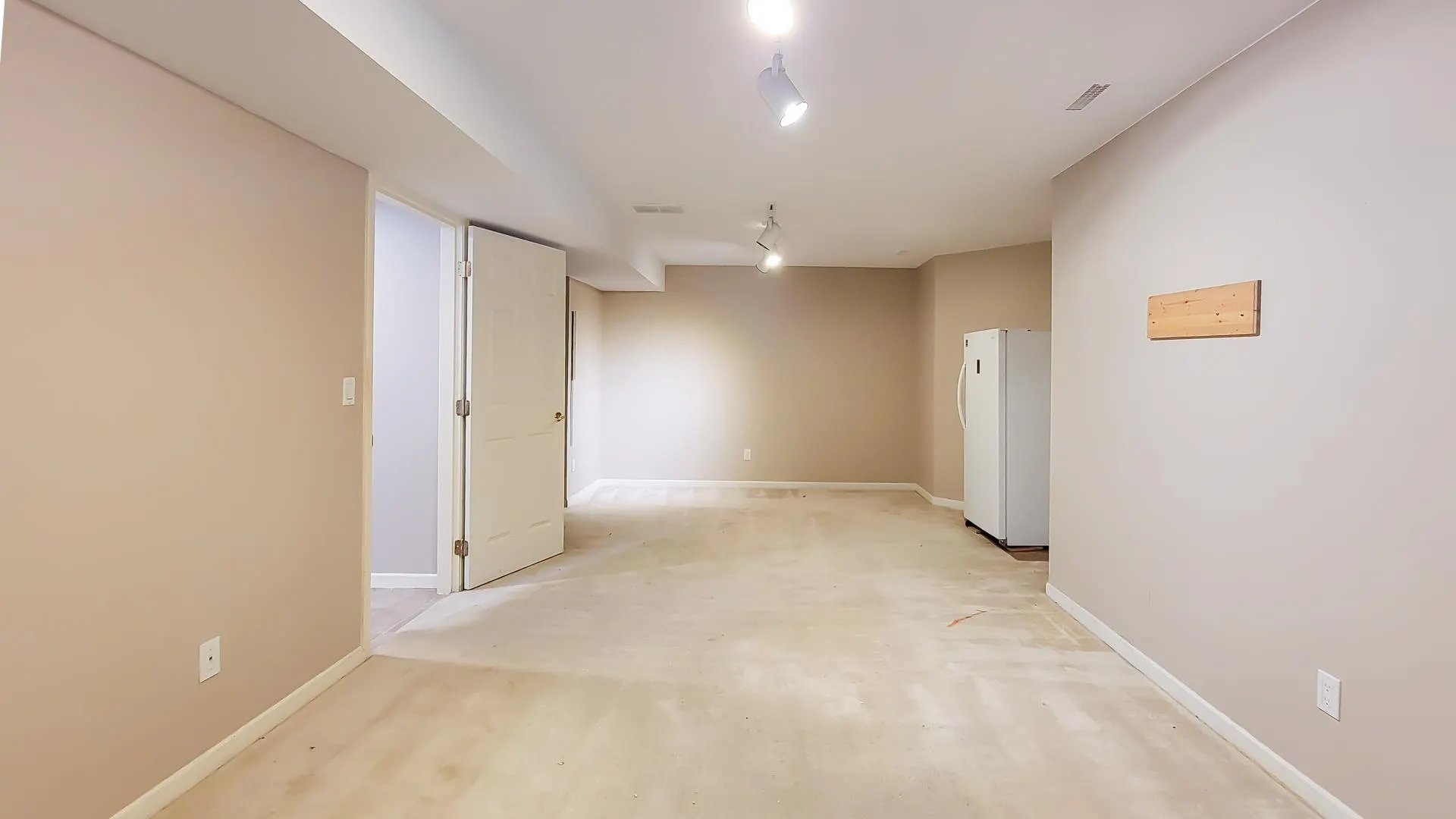 8 2990 Panorama Drive