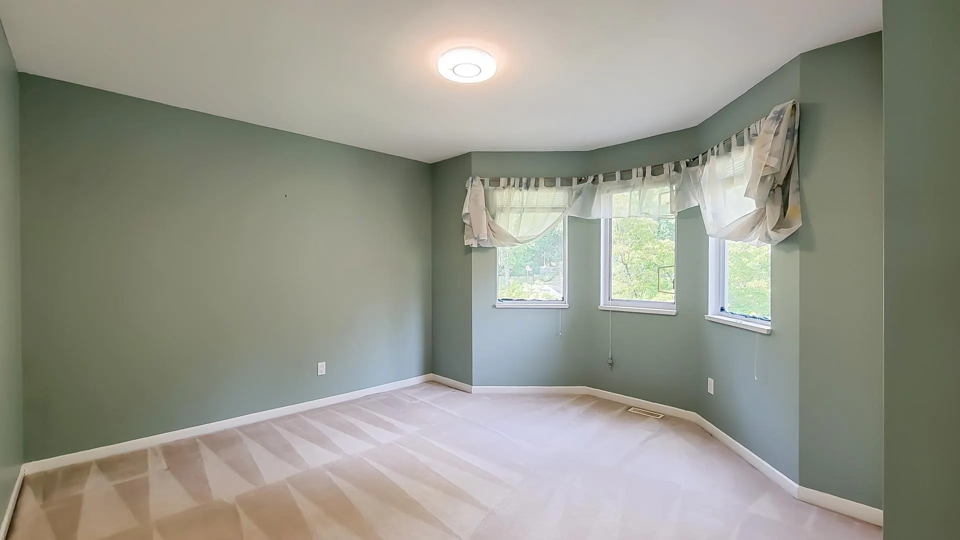 8 2990 Panorama Drive