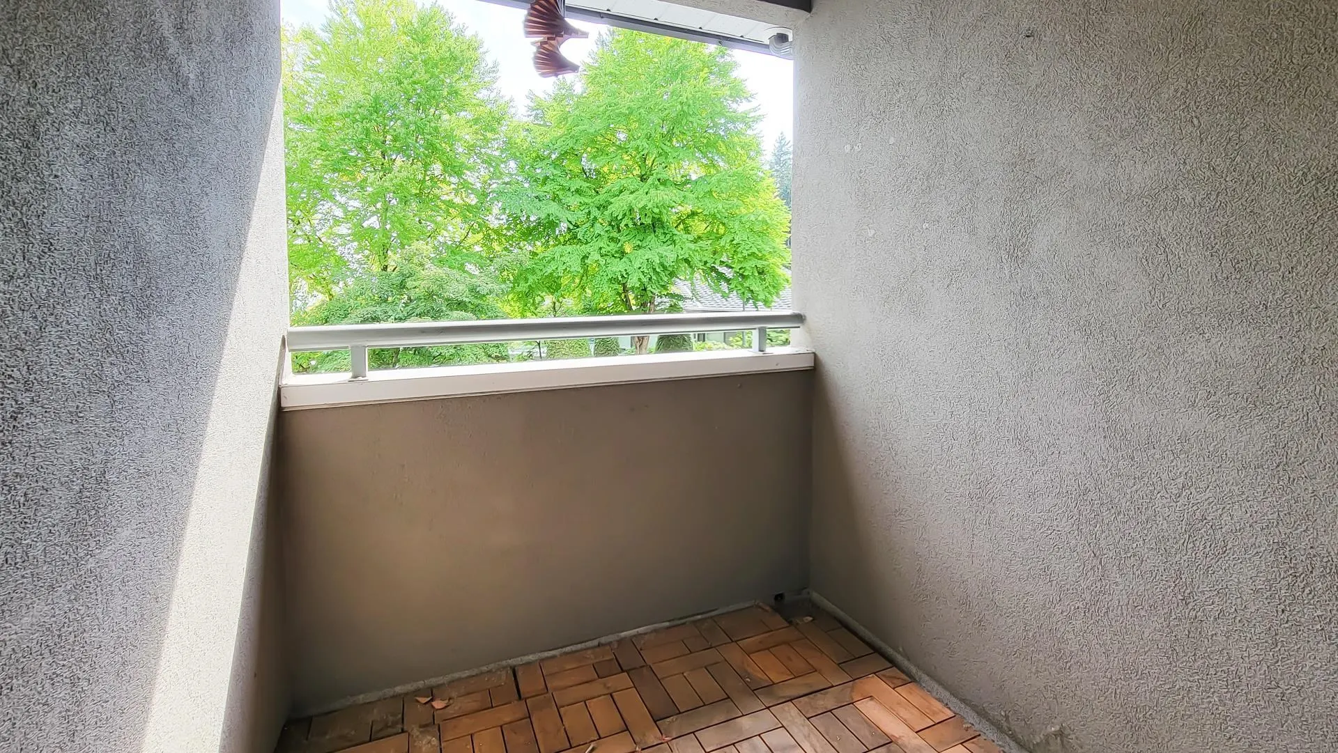8 2990 Panorama Drive