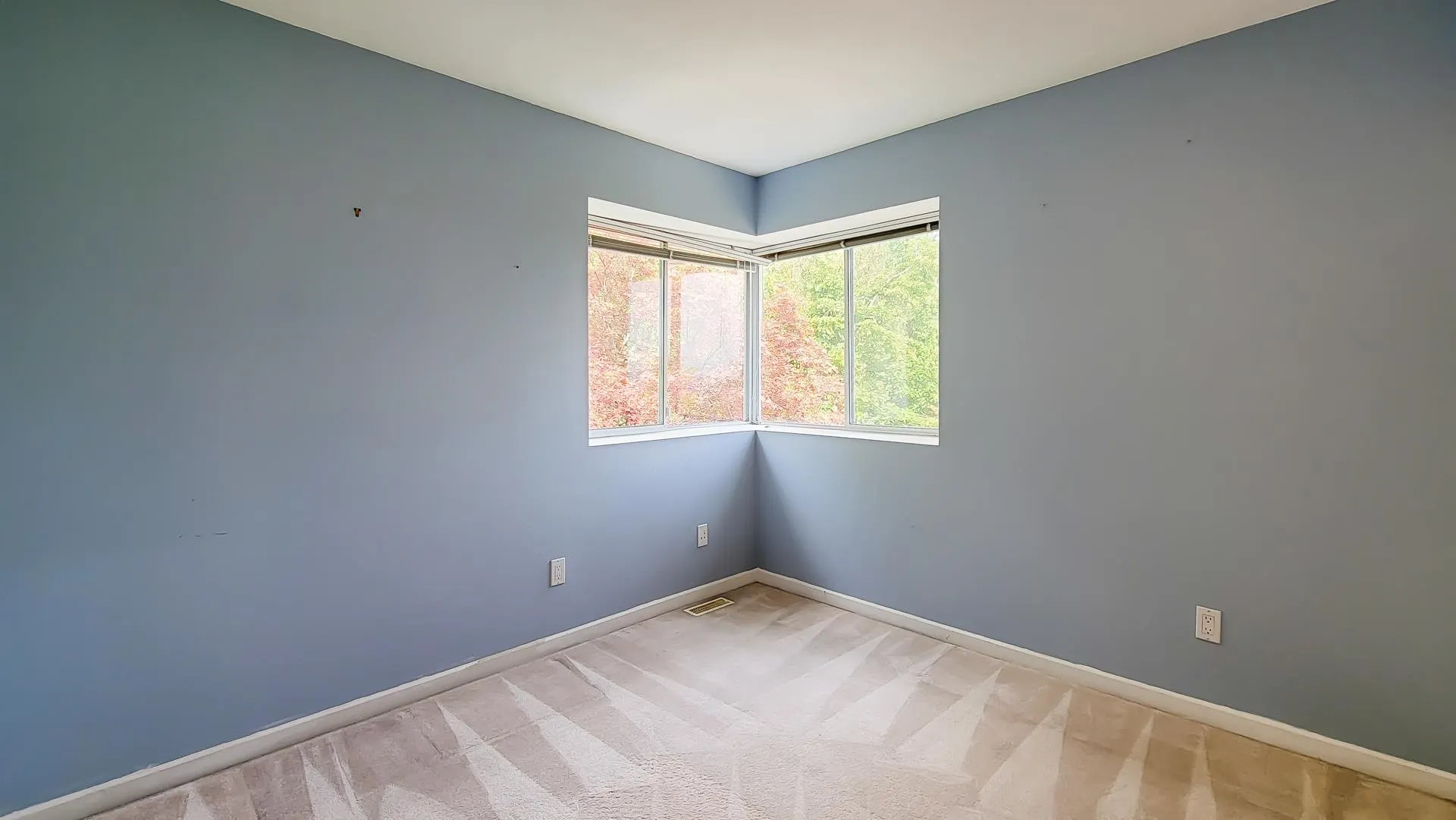 8 2990 Panorama Drive