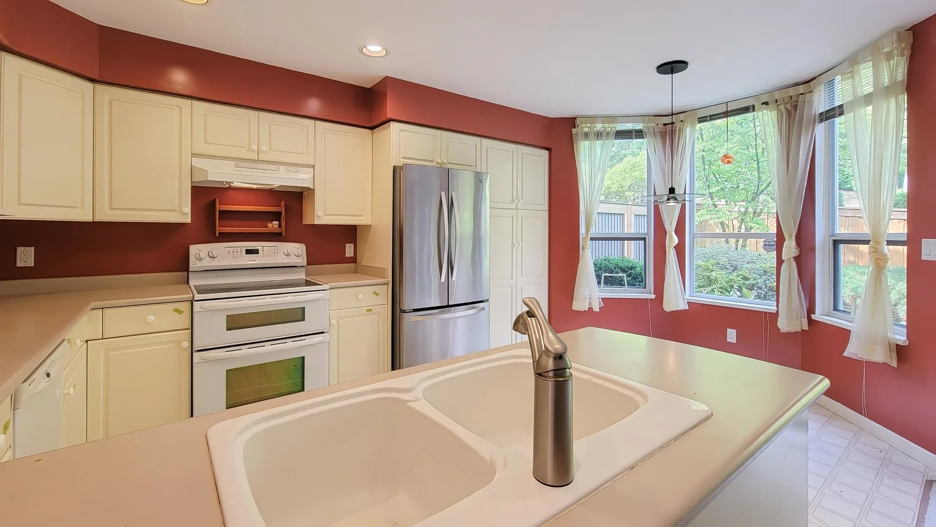 8 2990 Panorama Drive